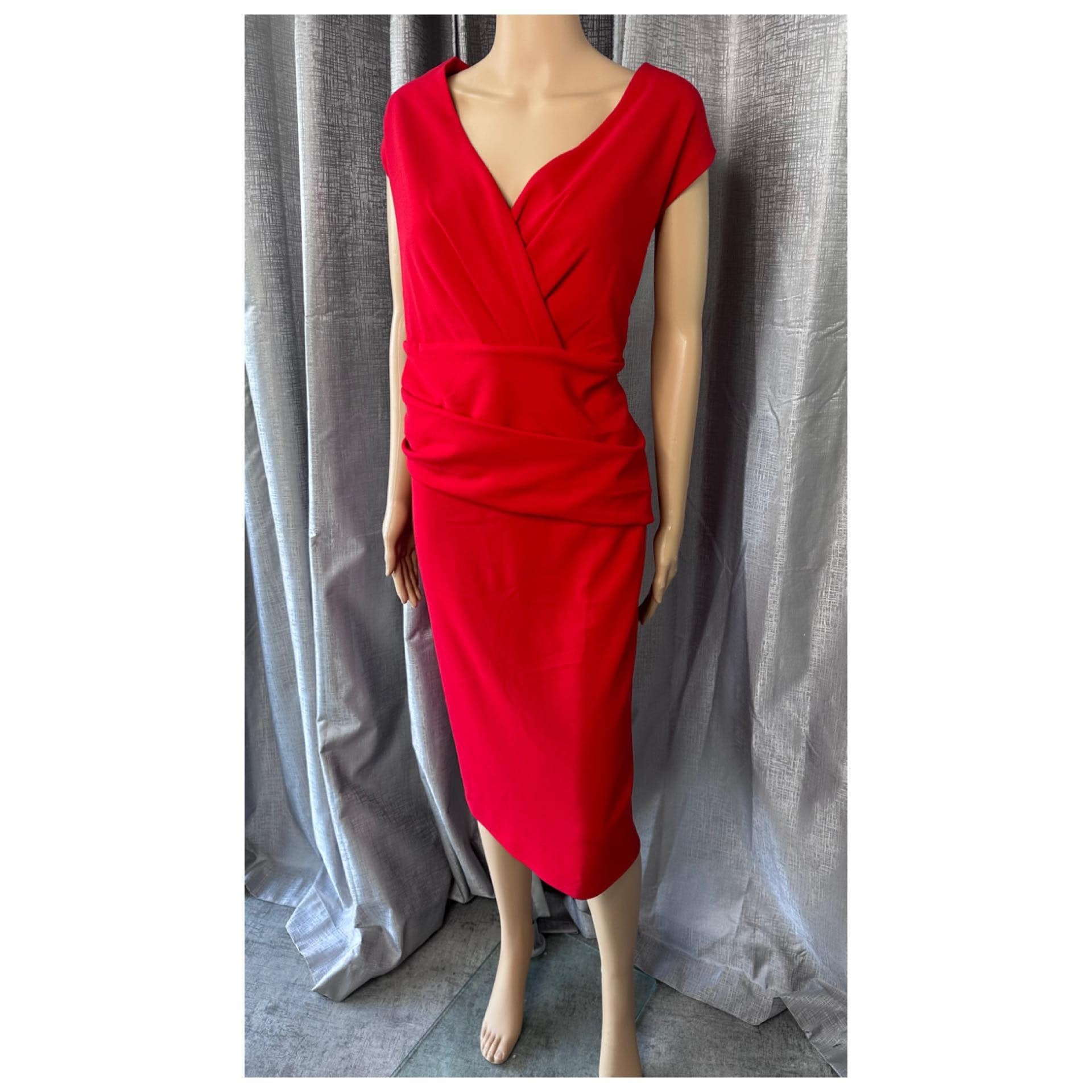 Designer dress hire auckland.  Dresses in sizes 6-26 available for rent in auckland new zealand