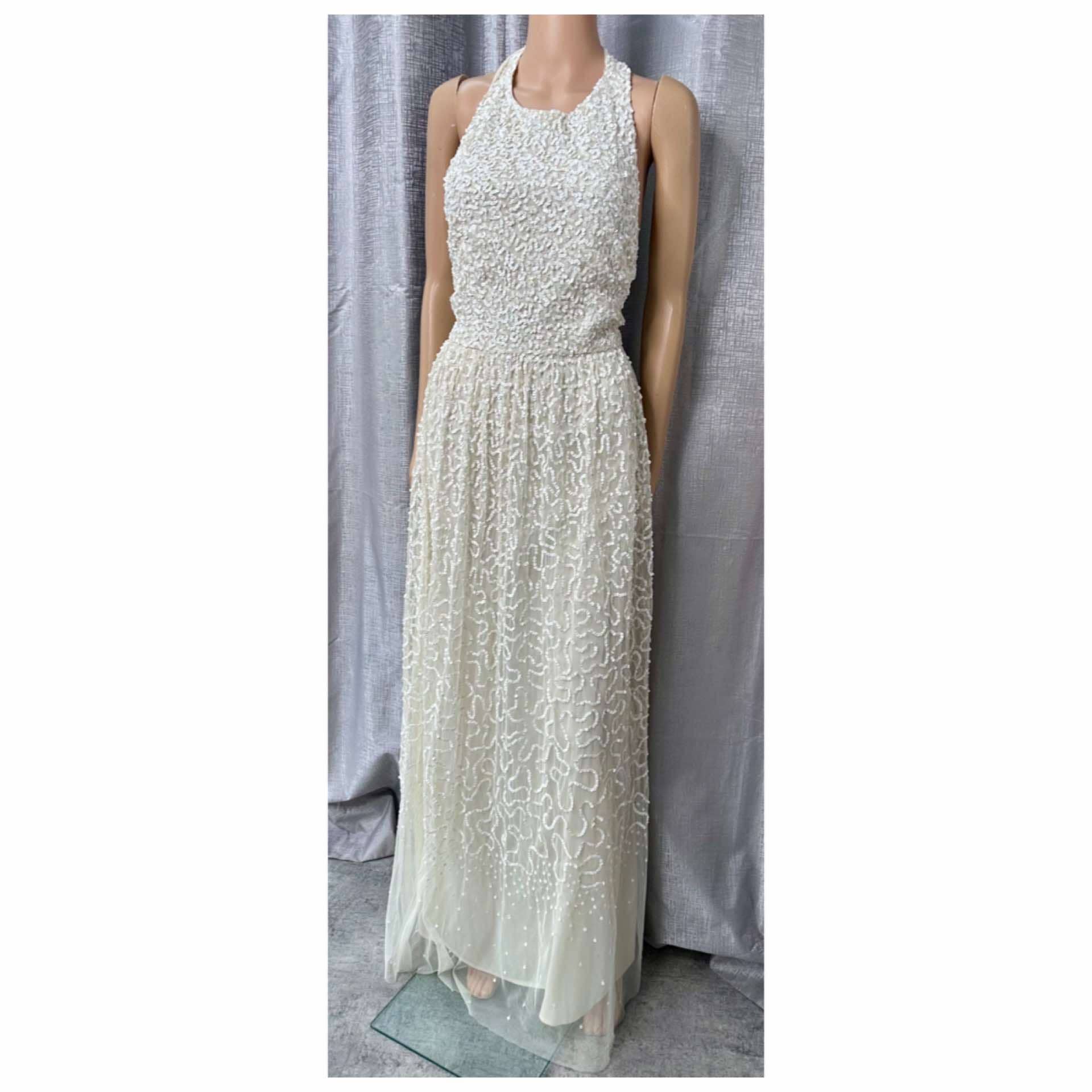 Take your pick from our amazing range of over 400 rental dresses in sizes 6-26