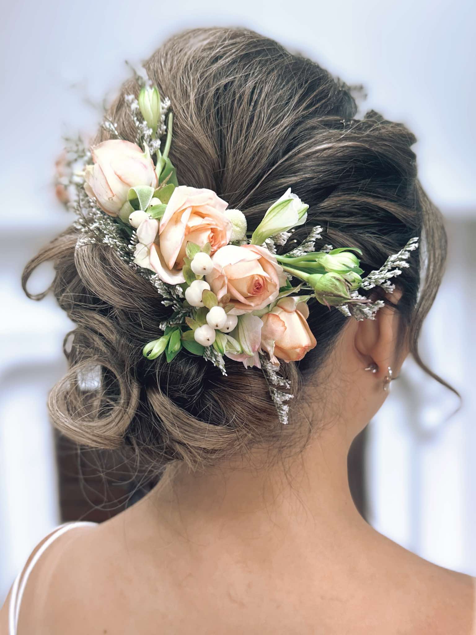 Discover your perfect look with our expert makeup and hair styling services! Whether you’re preparing for a special event or just want to indulge in a makeover,