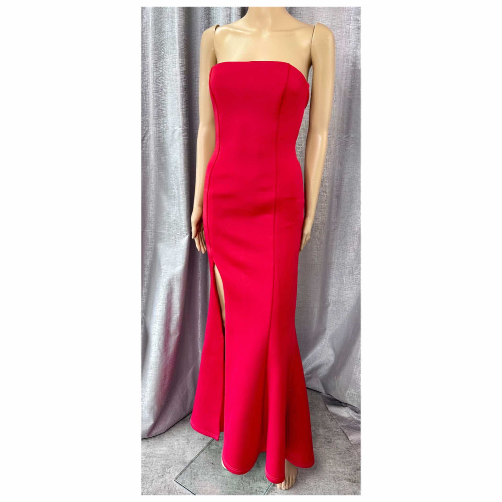 Over 400 dresses for hire in Auckland.  Sizes 6-26 for your special event dress