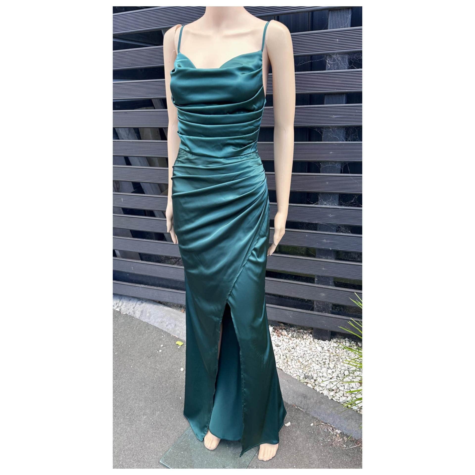 Designer dress hire auckland.  Dresses in sizes 6-26 available for rent in auckland new zealand