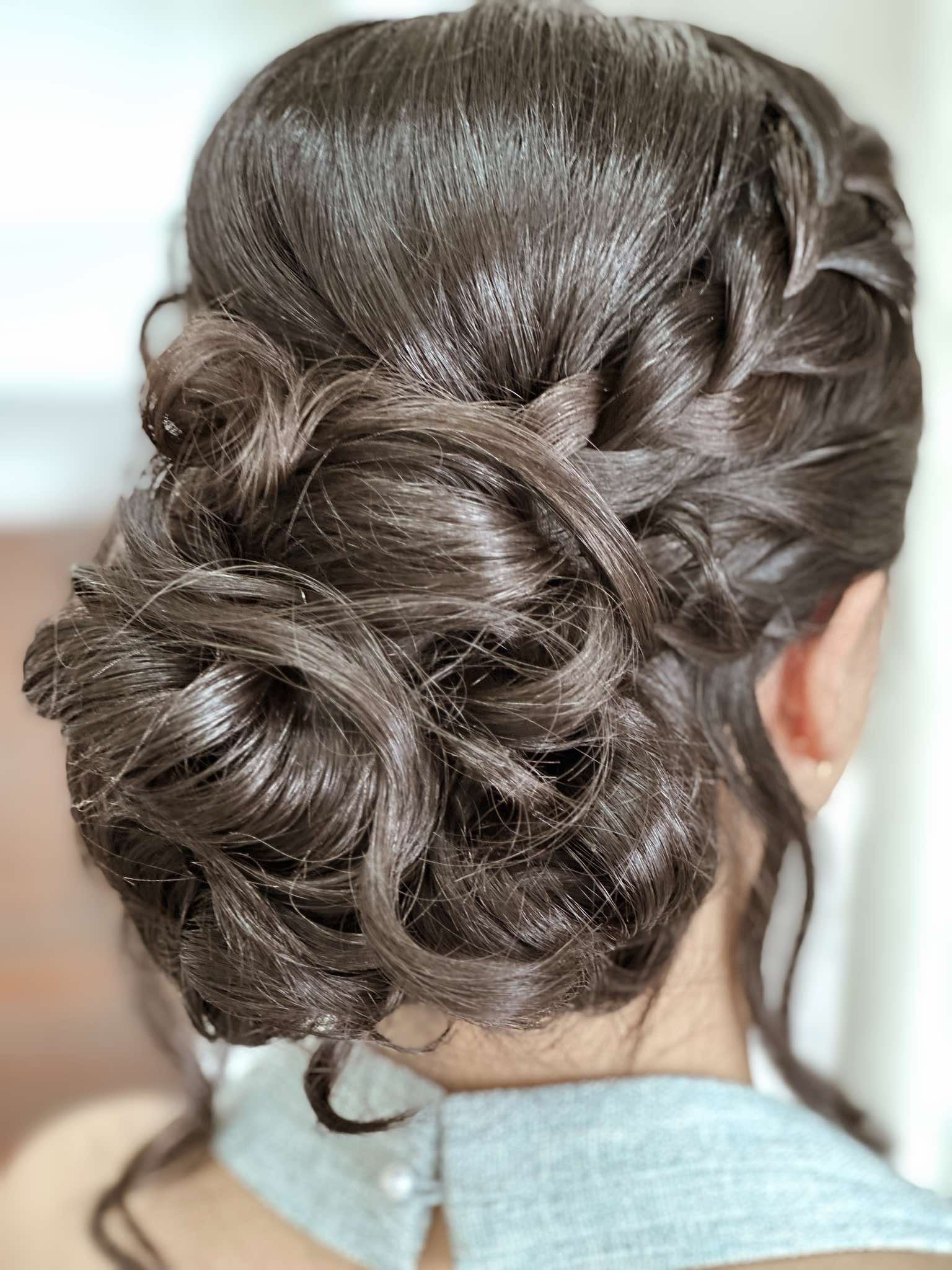 Discover your perfect look with our expert makeup and hair styling services! Whether you’re preparing for a special event or just want to indulge in a makeover,