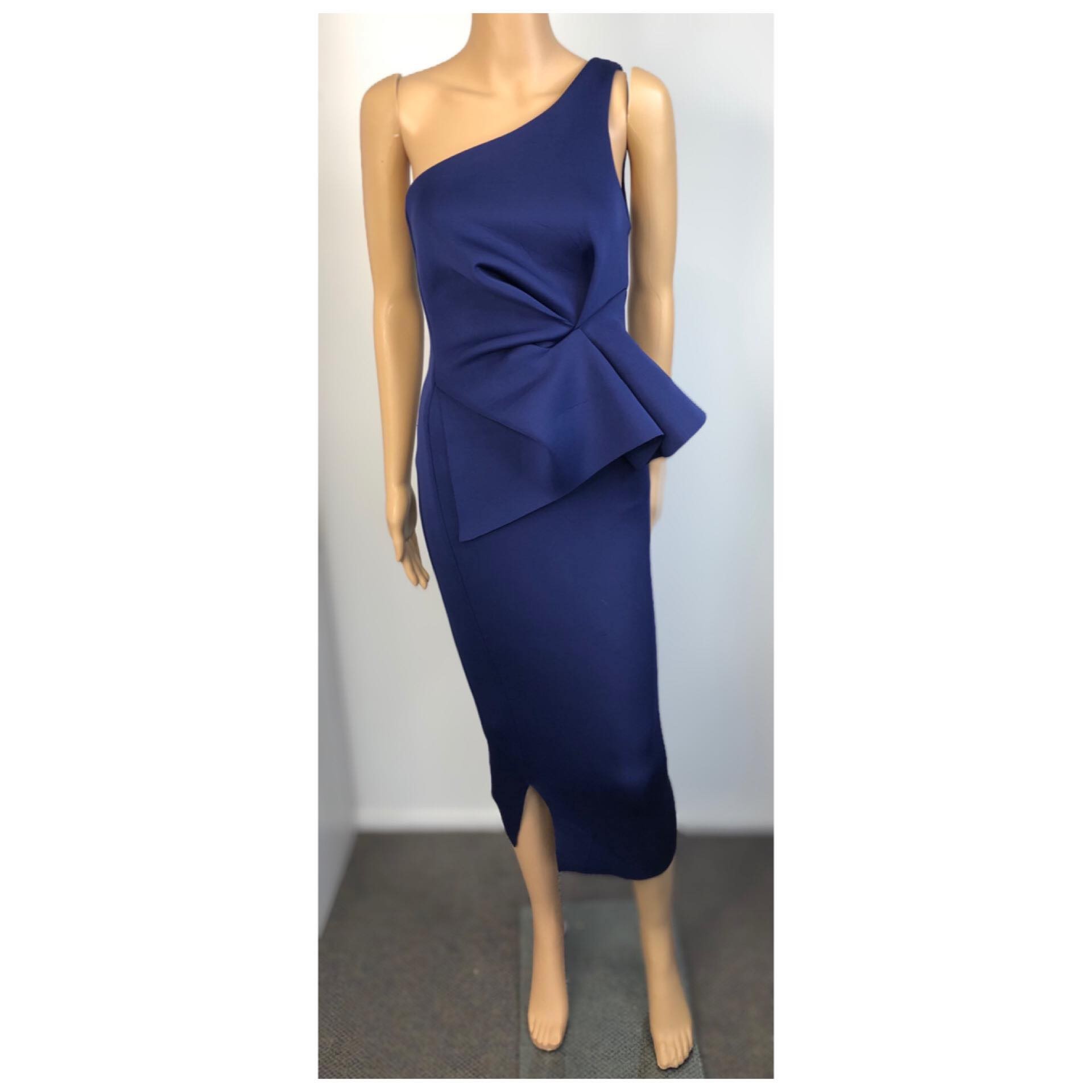 Designer dress hire auckland.  Dresses in sizes 6-26 available for rent in auckland new zealand