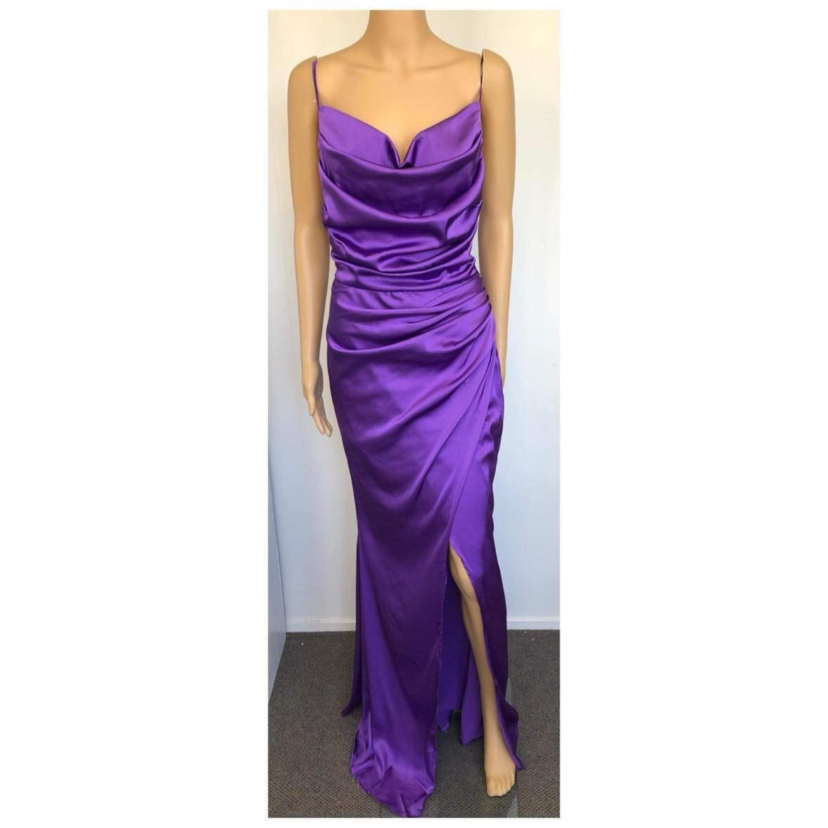 Designer dress hire auckland.  Dresses in sizes 6-26 available for rent in auckland new zealand