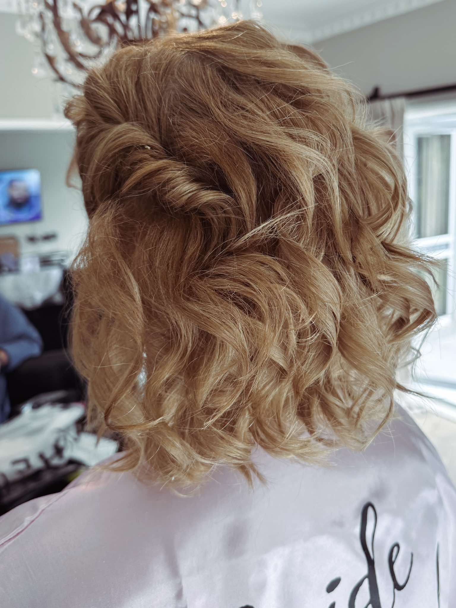 Discover your perfect look with our expert makeup and hair styling services! Whether you’re preparing for a special event or just want to indulge in a makeover,