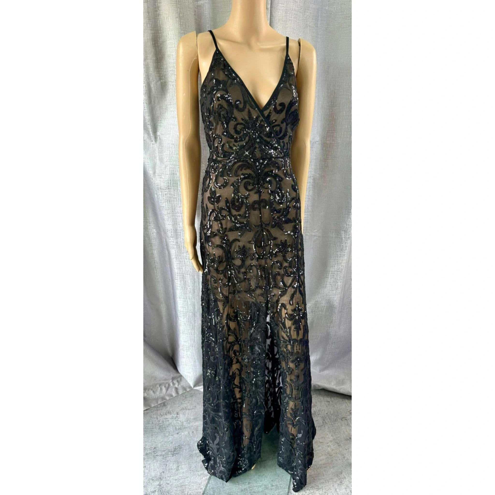 Designer dress hire auckland.  Dresses in sizes 6-26 available for rent in auckland new zealand
