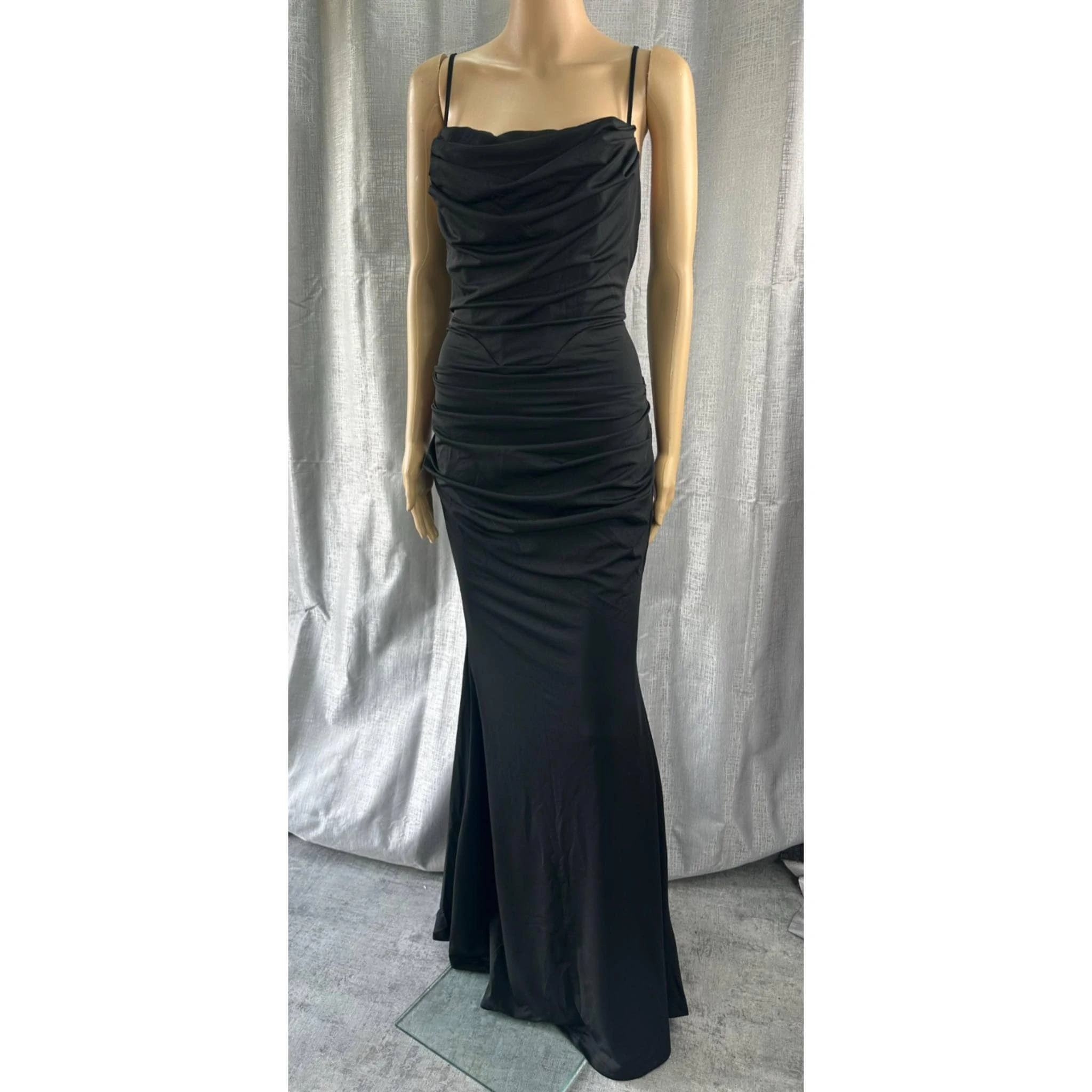 Designer dress hire auckland.  Dresses in sizes 6-26 available for rent in auckland new zealand