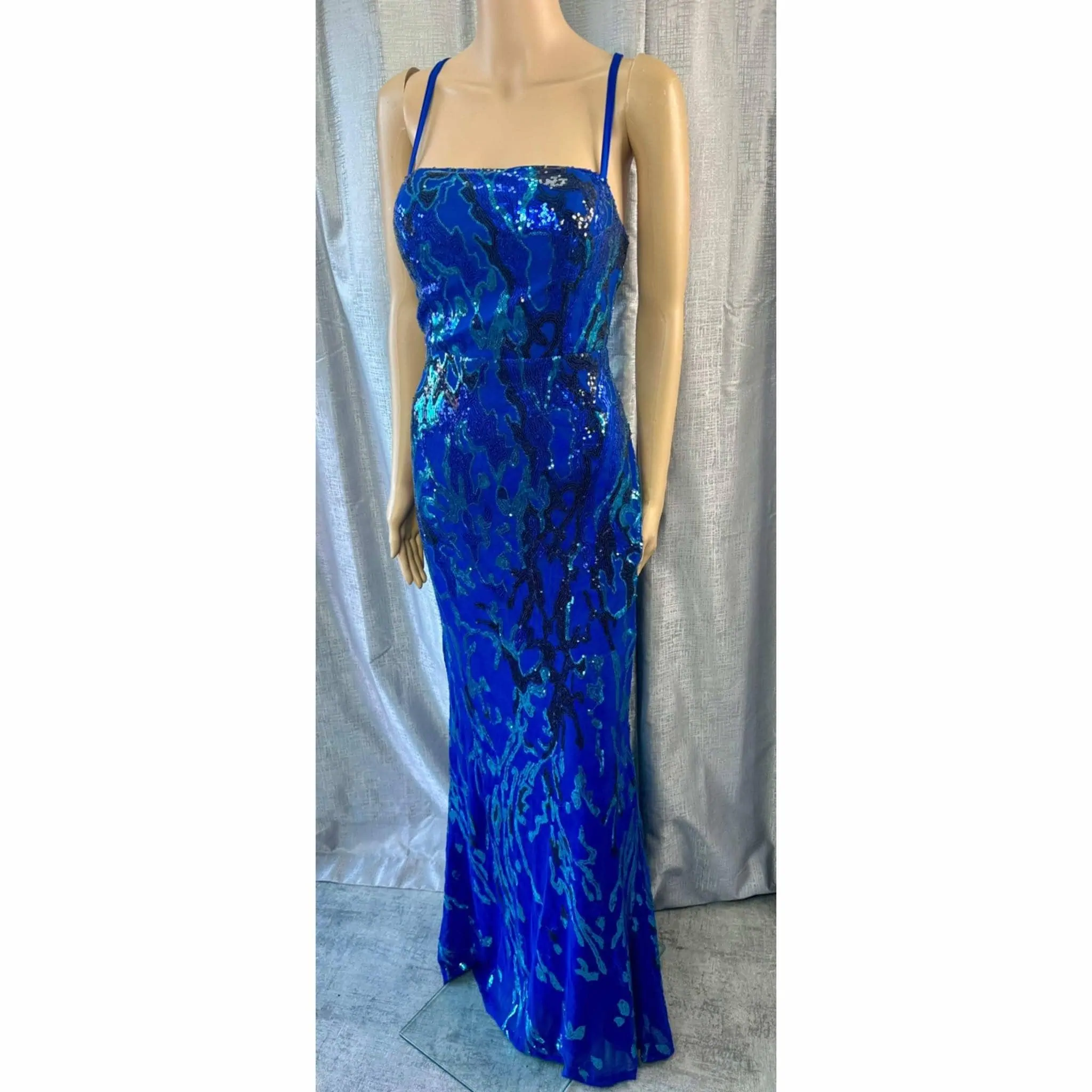 Designer dress hire auckland.  Dresses in sizes 6-26 available for rent in auckland new zealand
