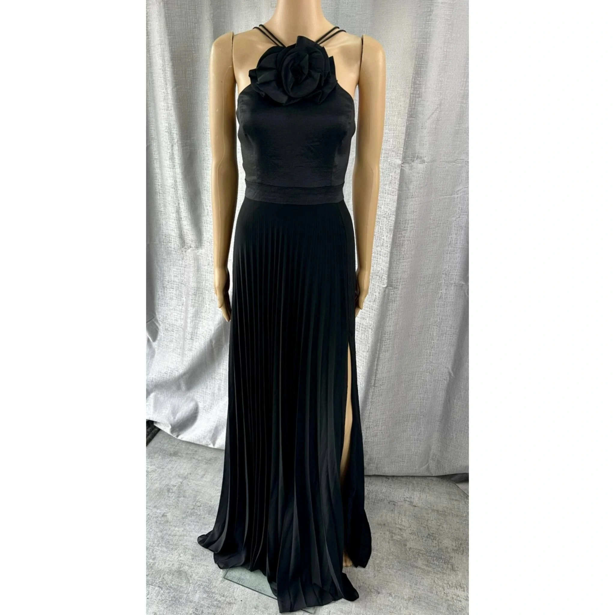 Designer dress hire auckland.  Dresses in sizes 6-26 available for rent in auckland new zealand