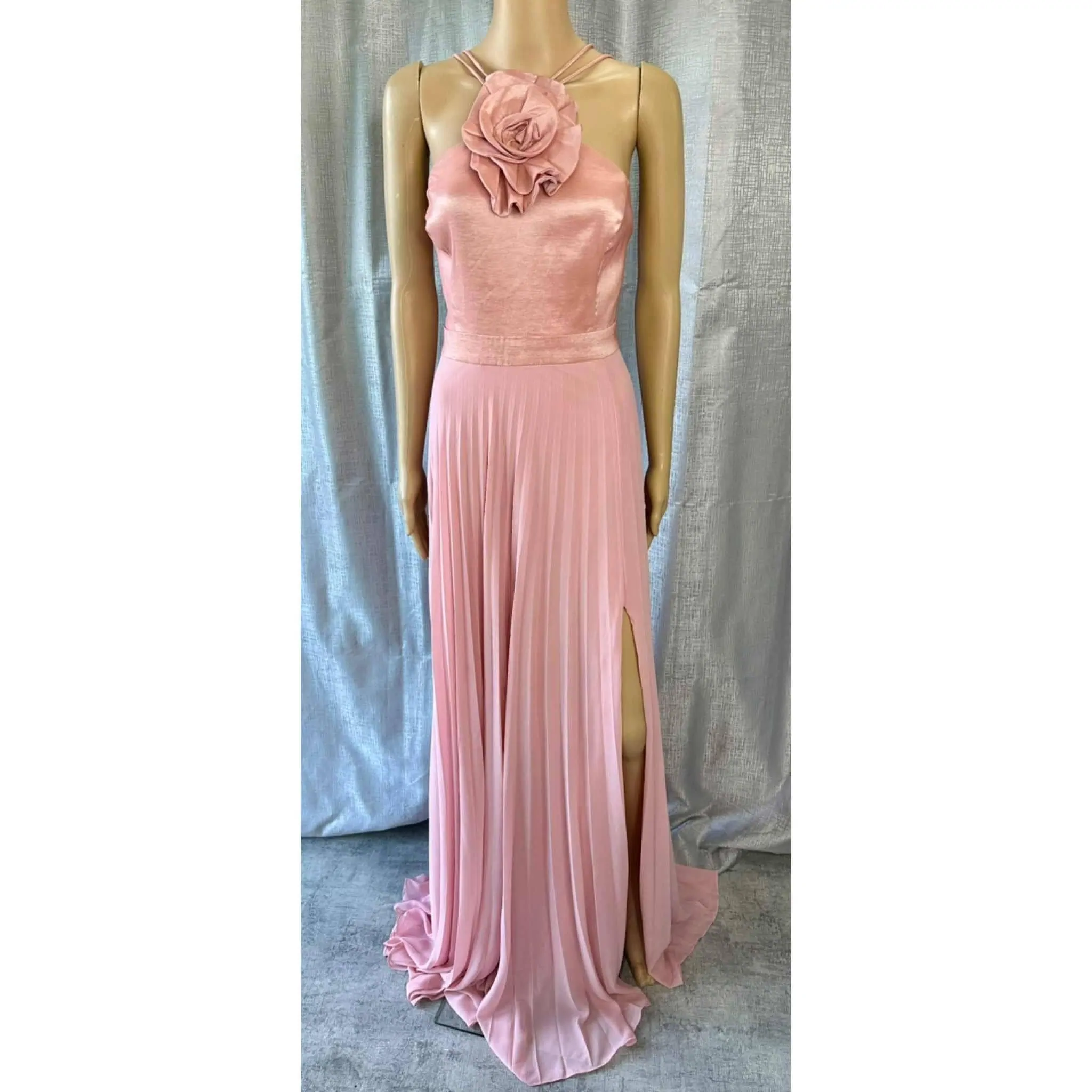 Designer dress hire auckland.  Dresses in sizes 6-26 available for rent in auckland new zealand