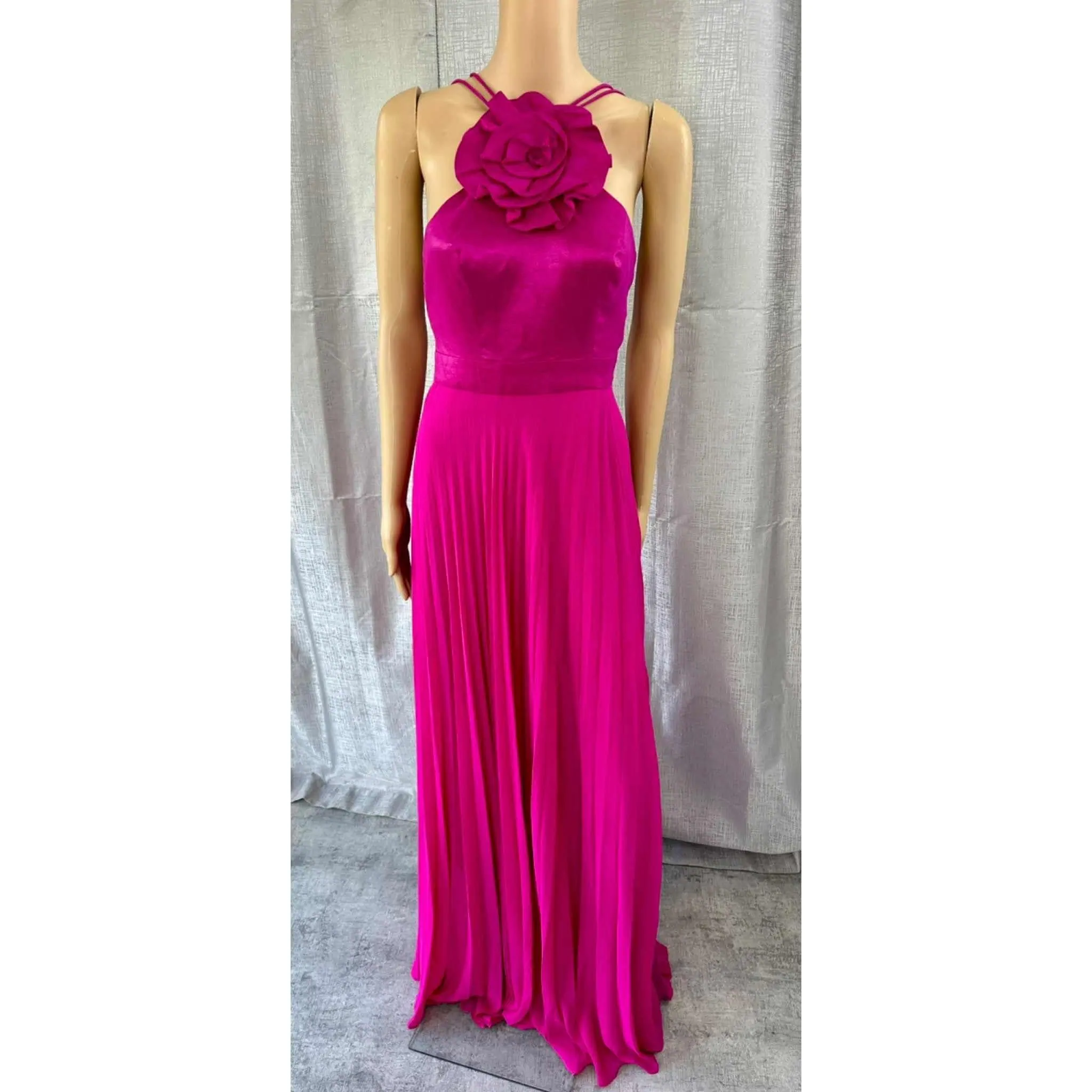 Designer dress hire auckland.  Dresses in sizes 6-26 available for rent in auckland new zealand