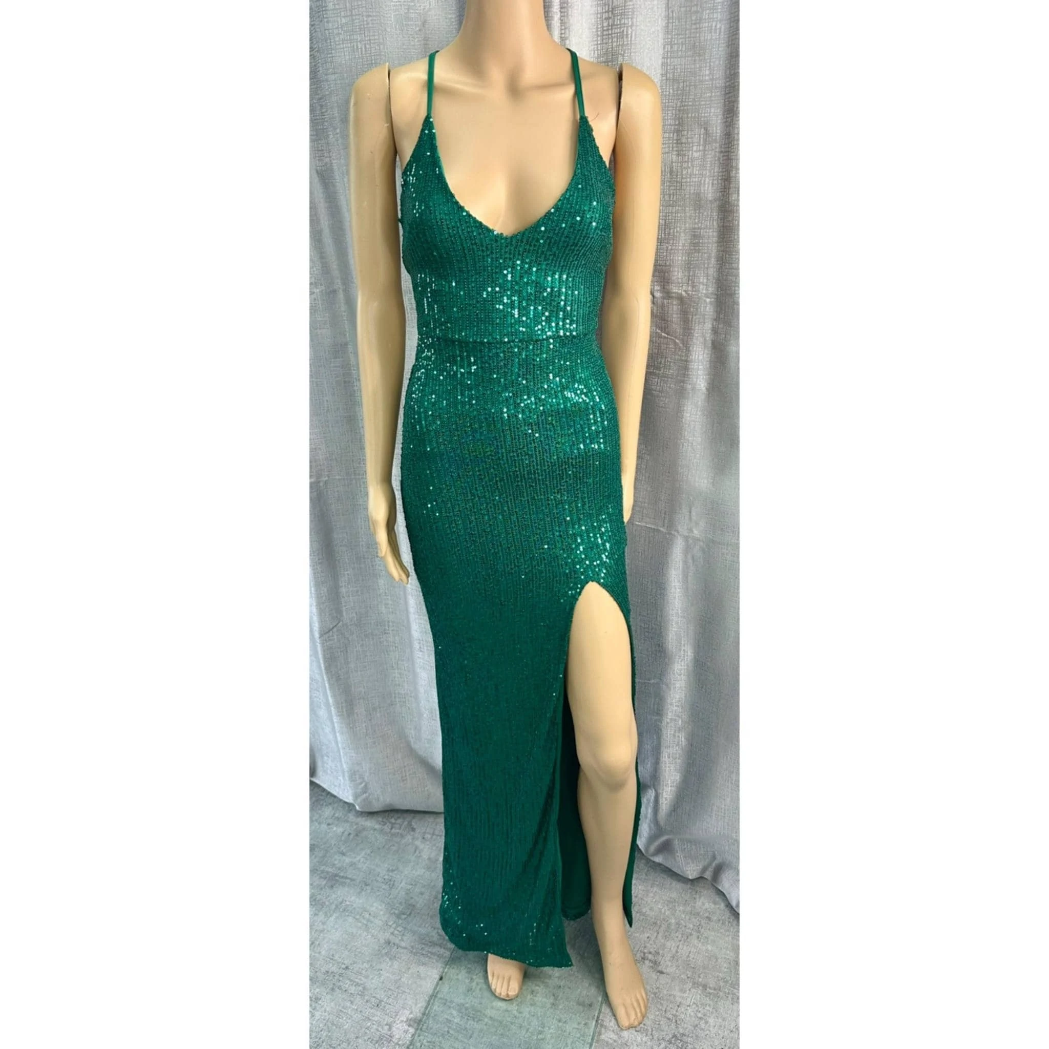 Designer dress hire auckland.  Dresses in sizes 6-26 available for rent in auckland new zealand